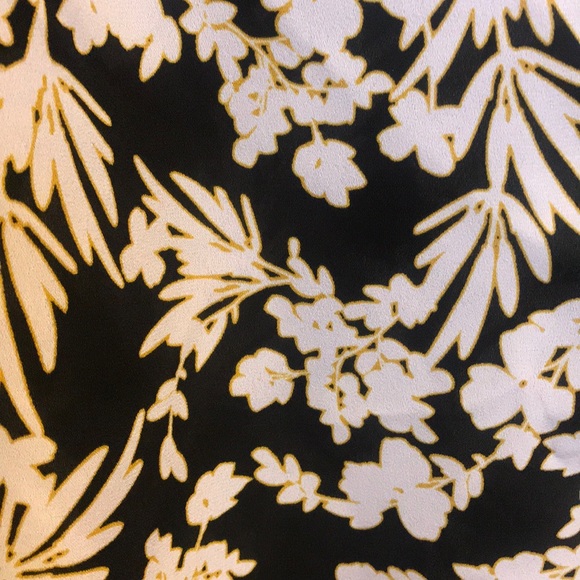 ⚡️POWER TOP ALERT⚡️ - Picture 2 of 4